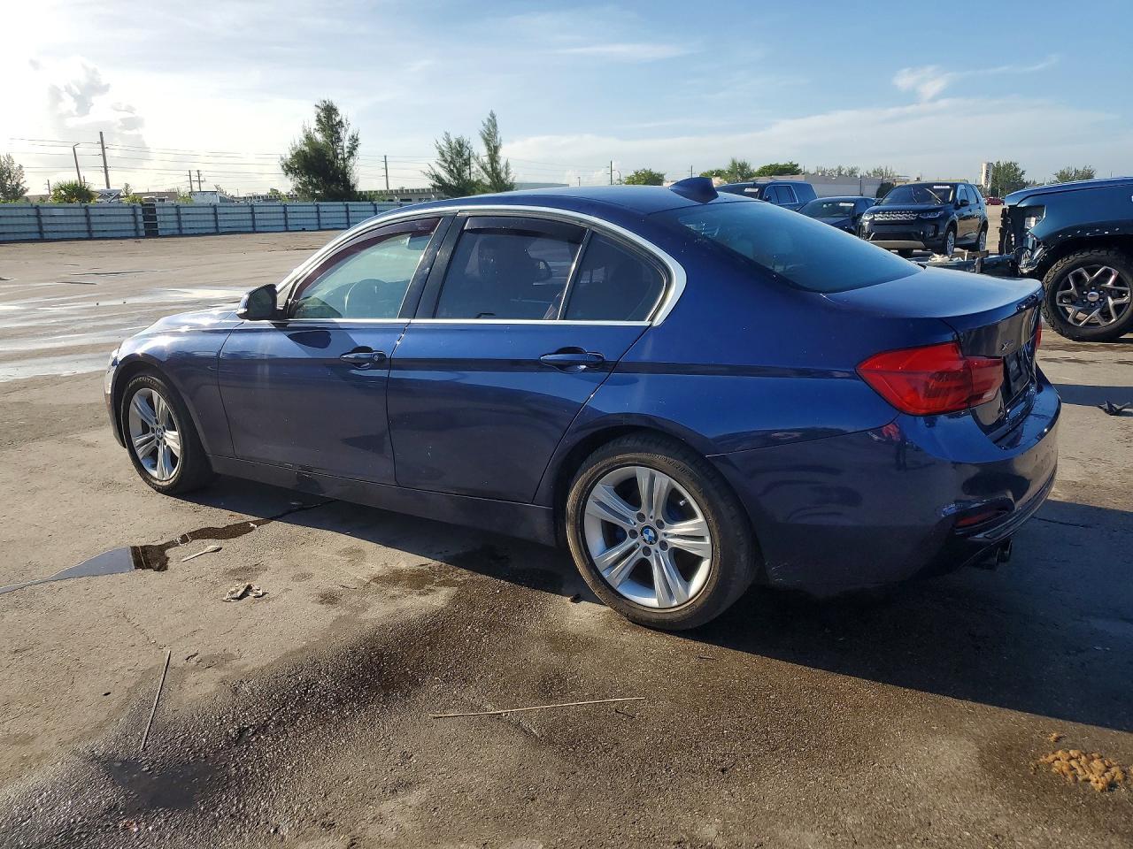 2017 BMW 330 XI — Фото 2 из 13
