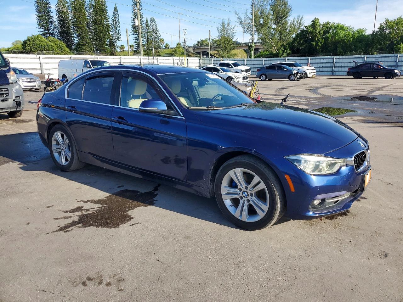 2017 BMW 330 XI — Фото 4 из 13