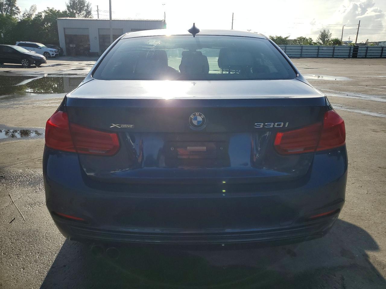 2017 BMW 330 XI — Фото 6 из 13