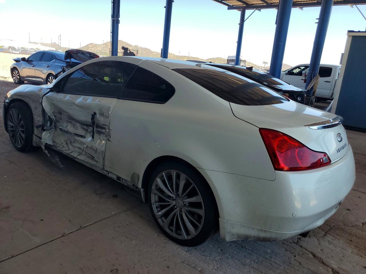 2013 INFINITI G37 COUPE JOURNEY — Фото 2 из 12