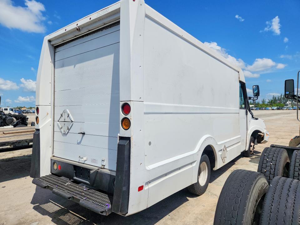 2013 ISUZU NPR HD DELIVERY TRUCK — Фото 3 из 12