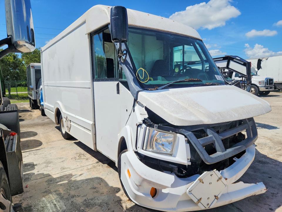 2013 ISUZU NPR HD DELIVERY TRUCK — Фото 4 из 12