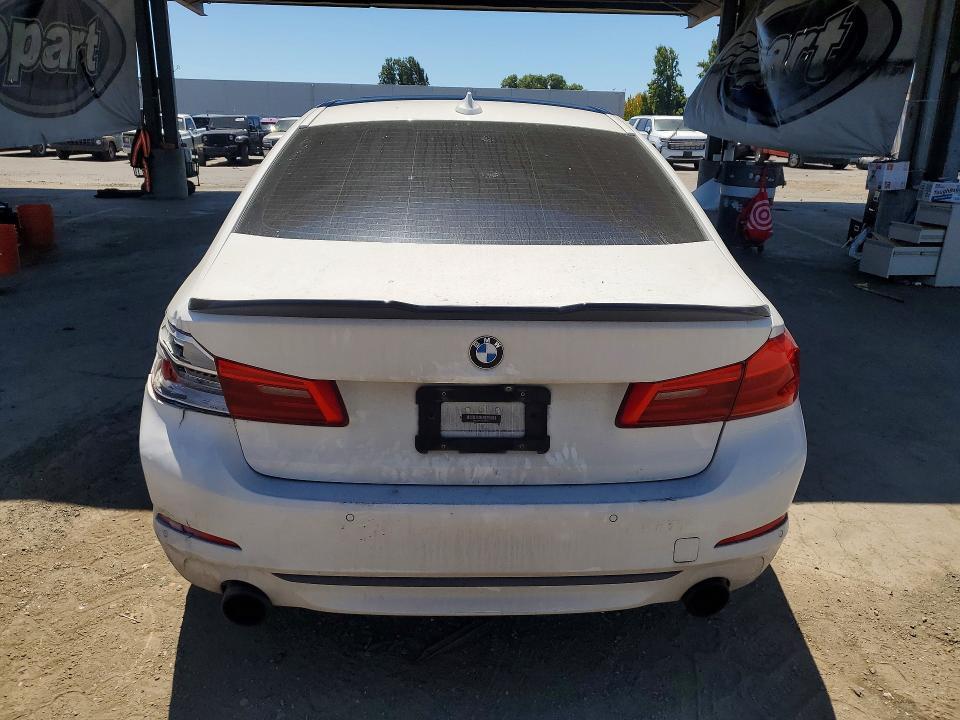 2017 BMW 530 I — Фото 6 из 12