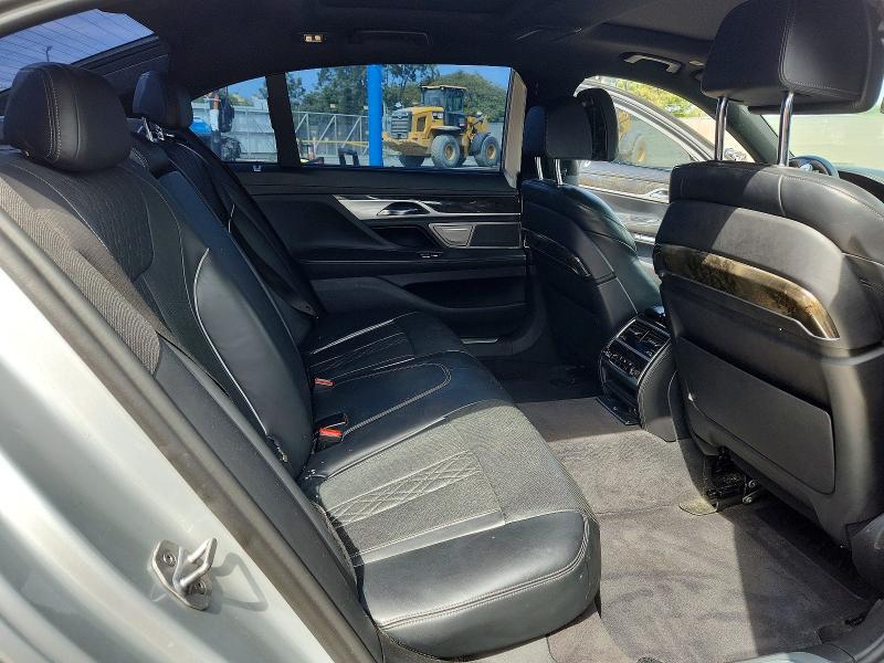 2017 BMW 740 XE — Фото 10 из 12