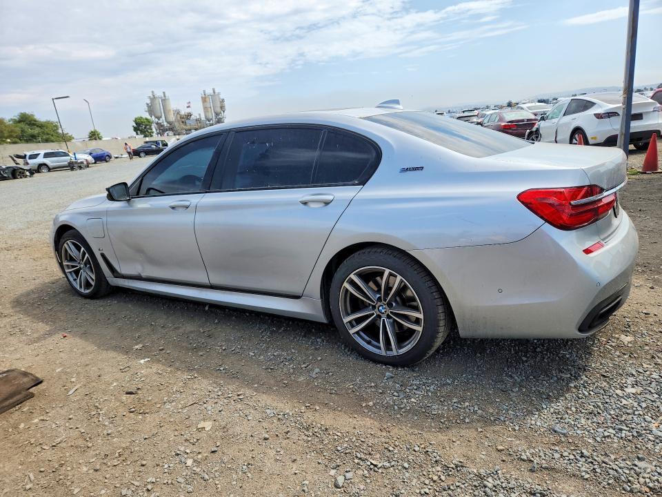 2017 BMW 740 XE — Фото 2 из 12