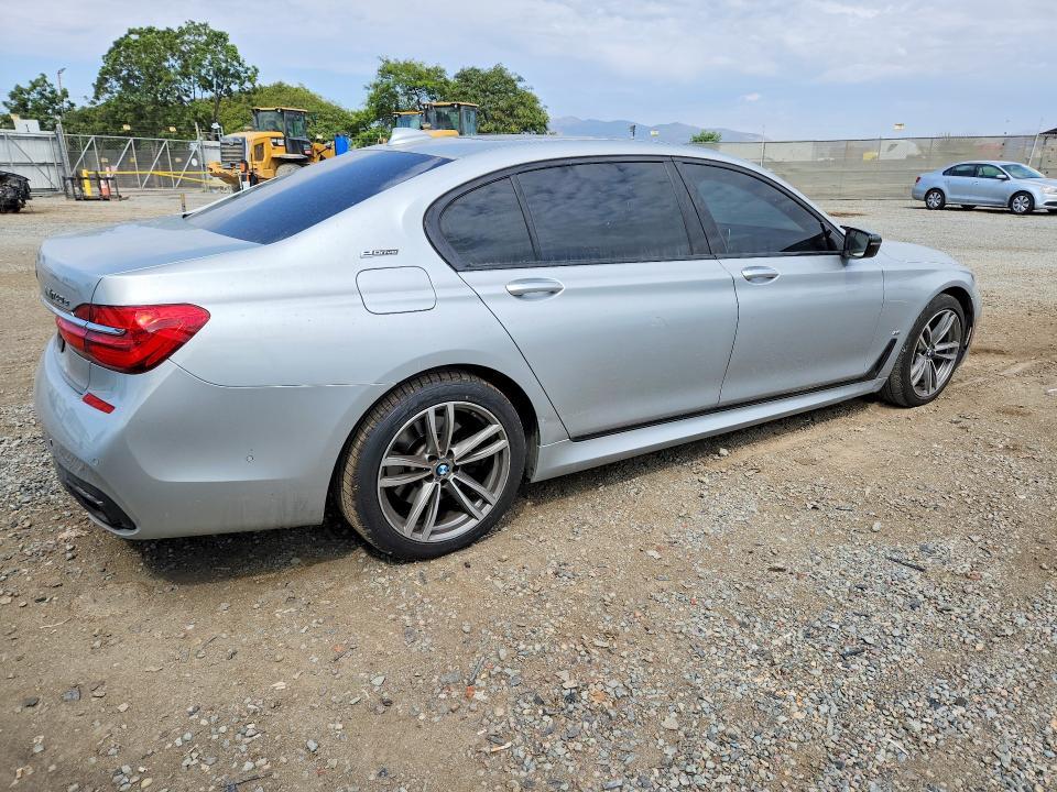 2017 BMW 740 XE — Фото 3 из 12
