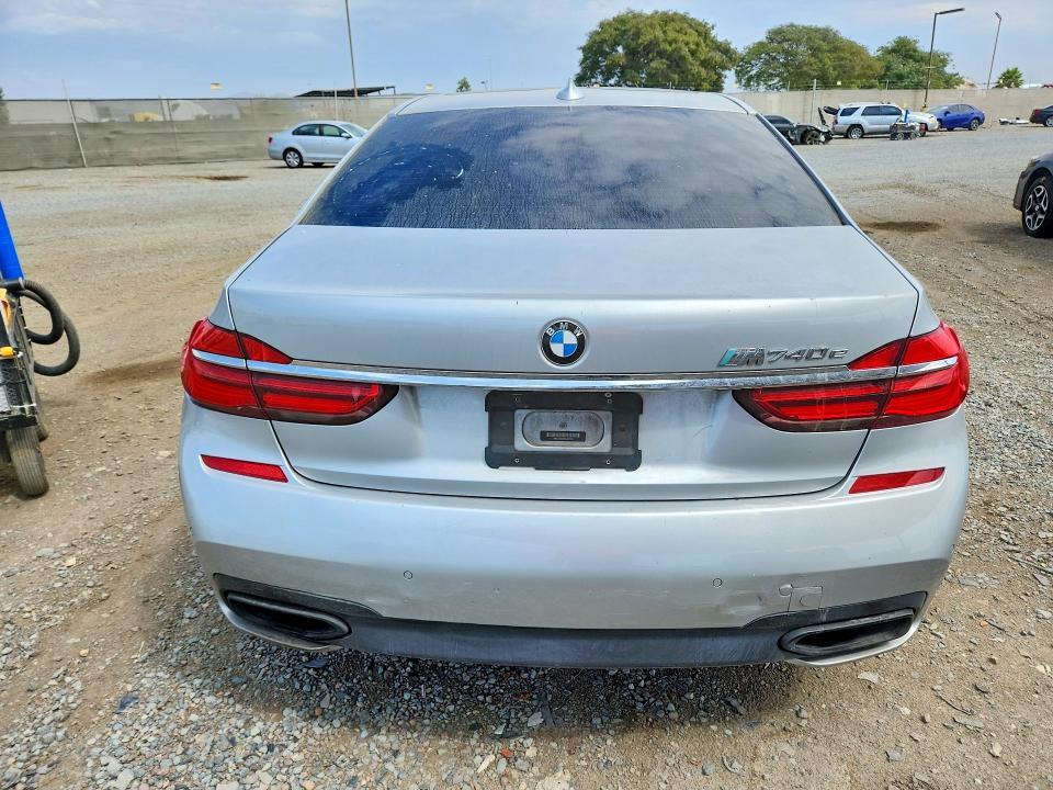 2017 BMW 740 XE — Фото 6 из 12