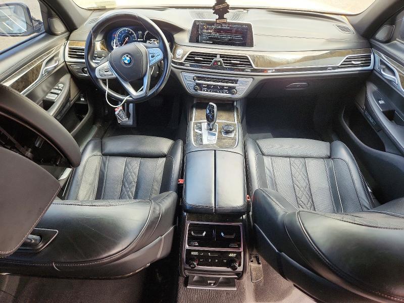2017 BMW 740 XE — Фото 8 из 12