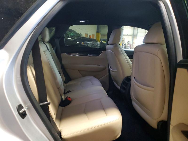 2017 CADILLAC XT5 — Фото 11 из 15