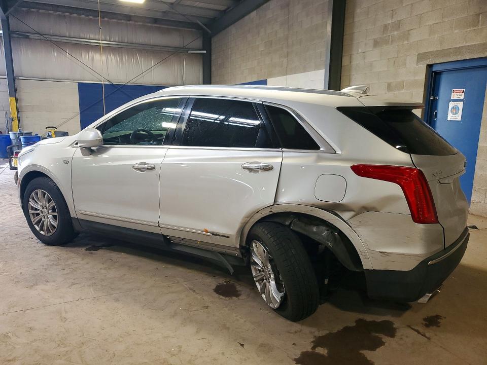 2017 CADILLAC XT5 — Фото 2 из 15