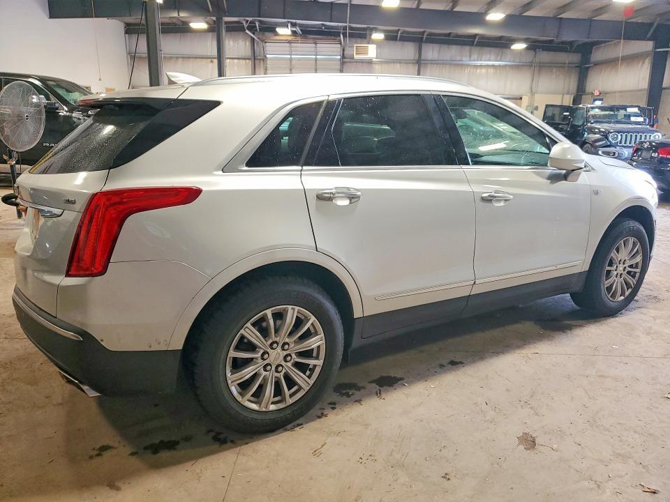 2017 CADILLAC XT5 — Фото 3 из 15