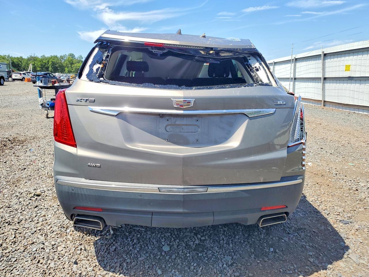2017 CADILLAC XT5 LUXURY — Фото 6 из 13