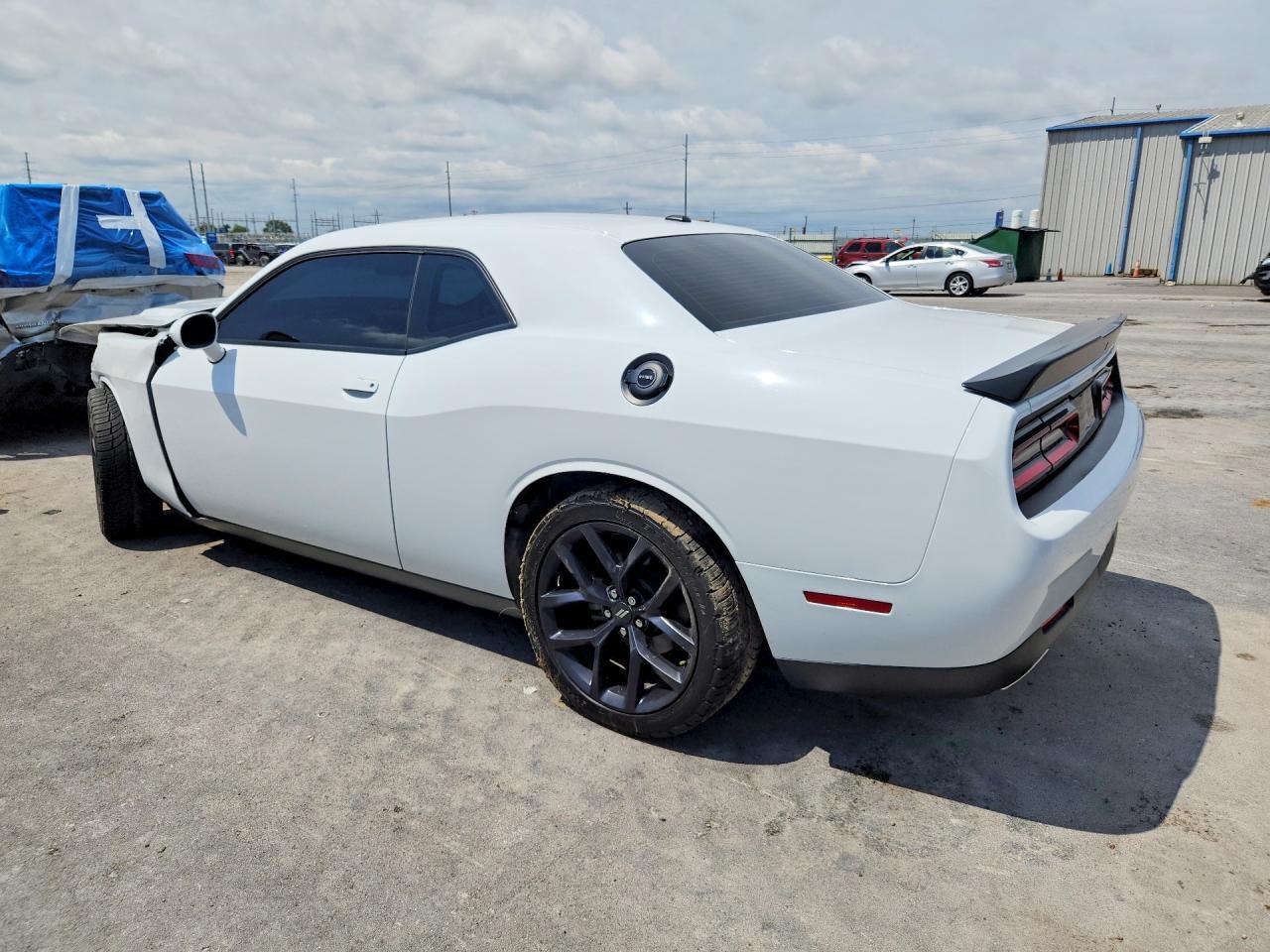 2021 DODGE CHALLENGER SXT — Фото 2 из 12