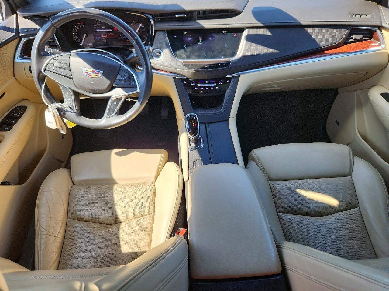 2017 CADILLAC XT5 LUXURY — Фото 8 из 13