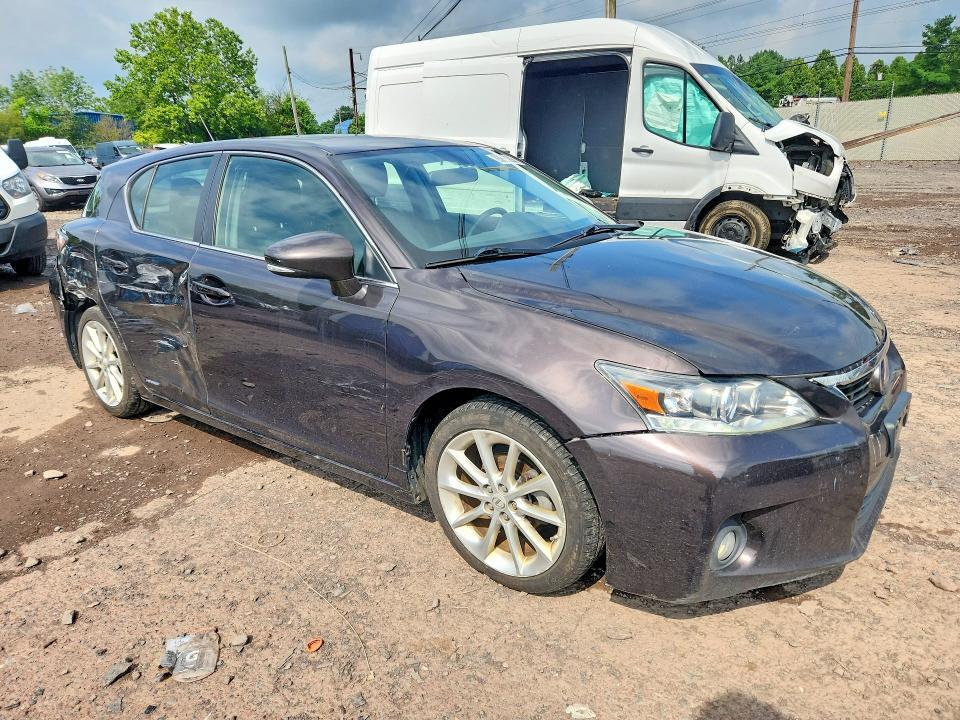 2013 LEXUS CT 200 — Фото 4 из 14