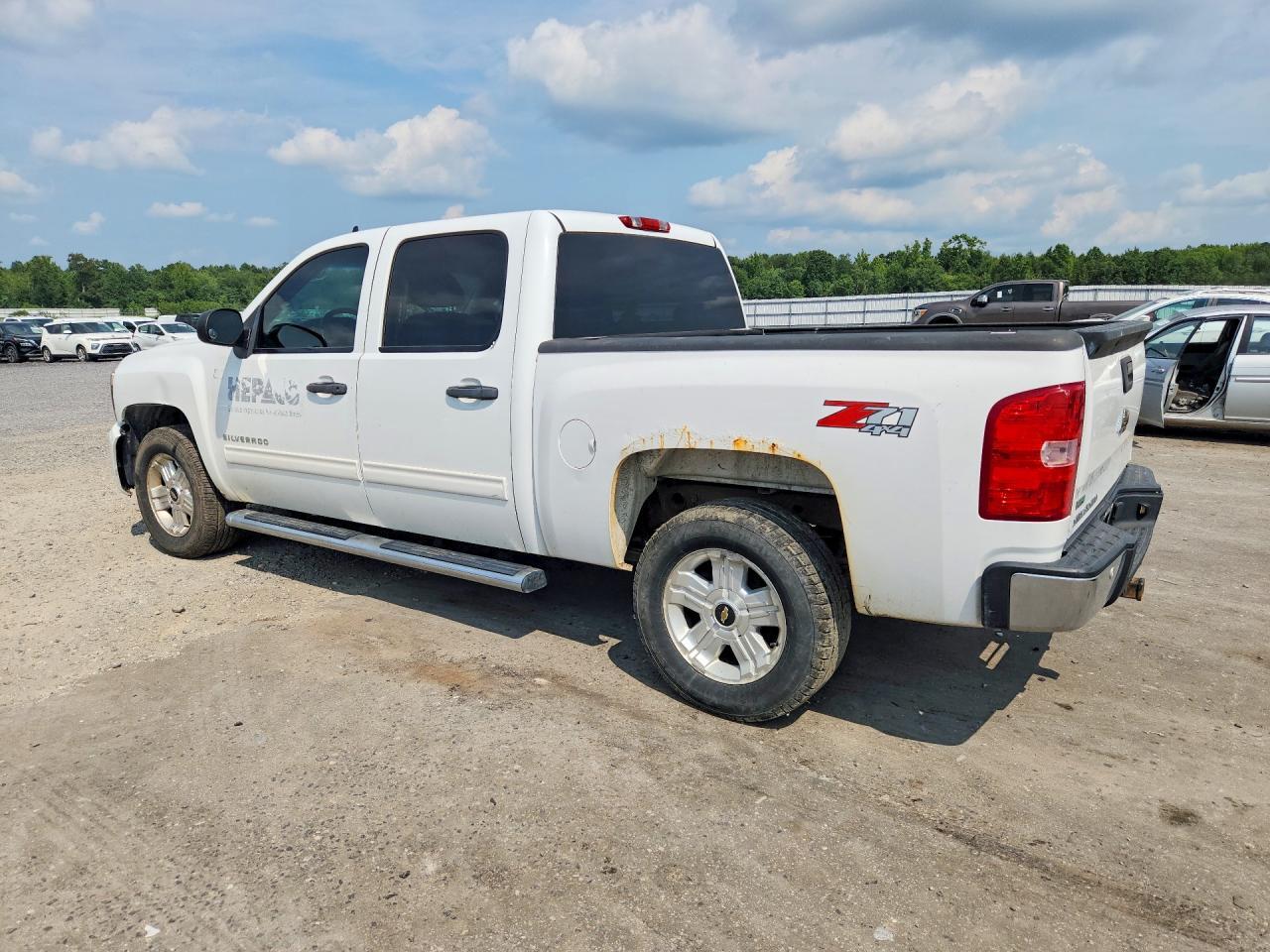 3GCPKSE36BG251868 2011 CHEVROLET SILVERADO photo no. 2