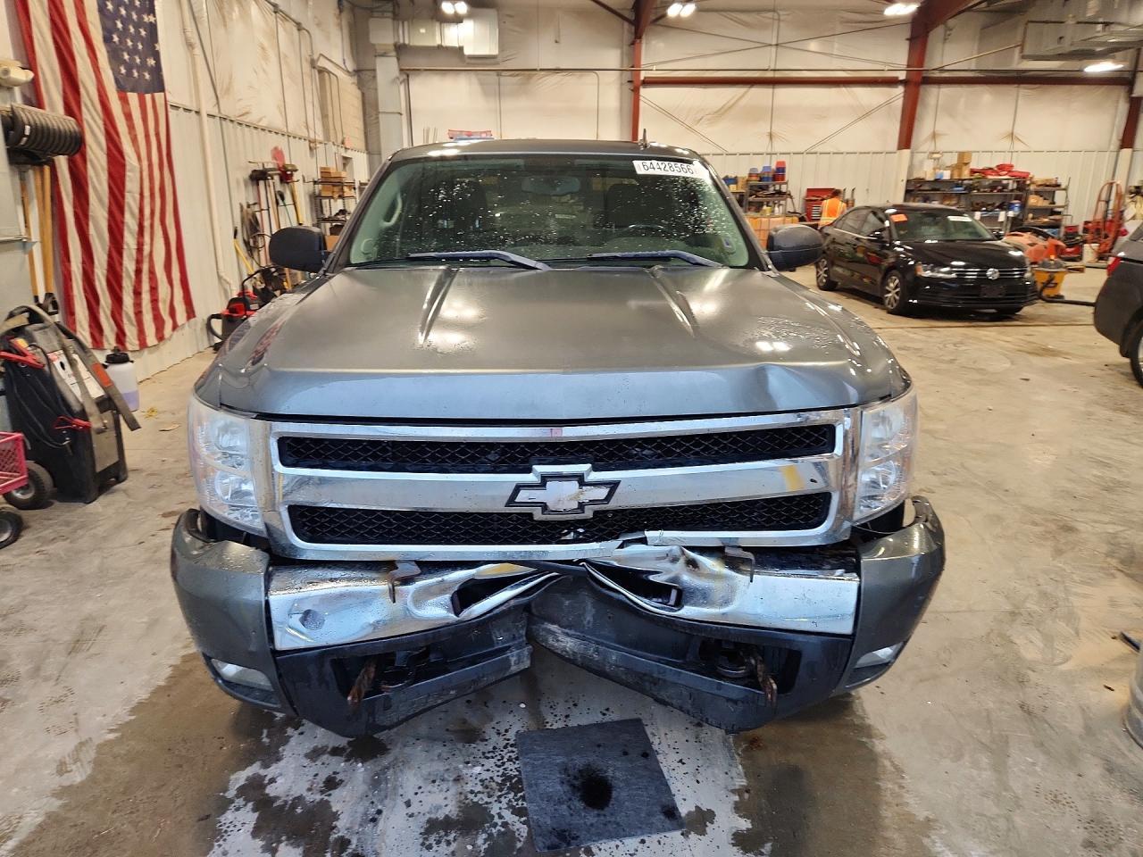 2011 CHEVROLET SILVERADO K1500 LT — Фото 5 из 12