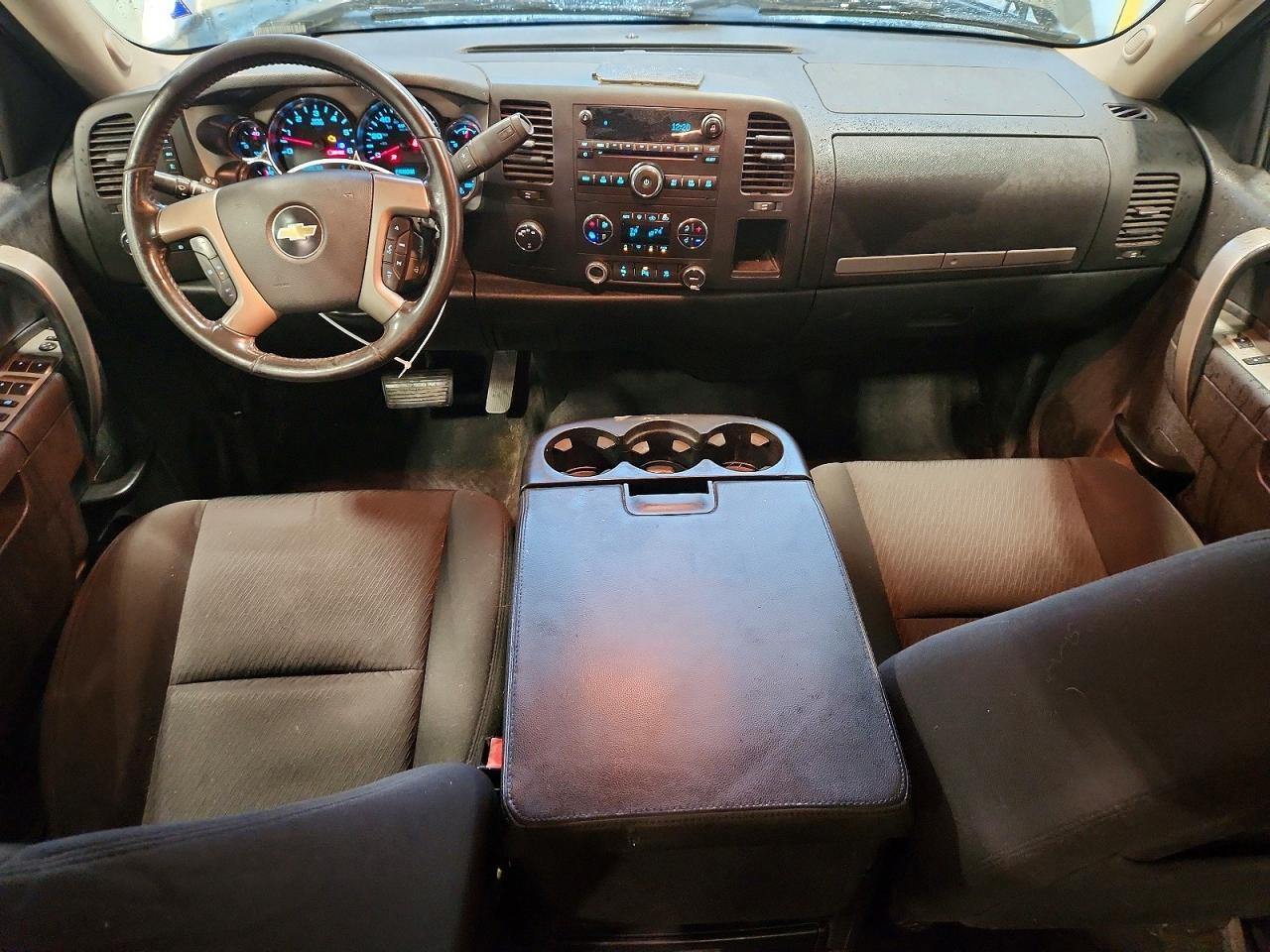 2011 CHEVROLET SILVERADO K1500 LT — Фото 8 из 12