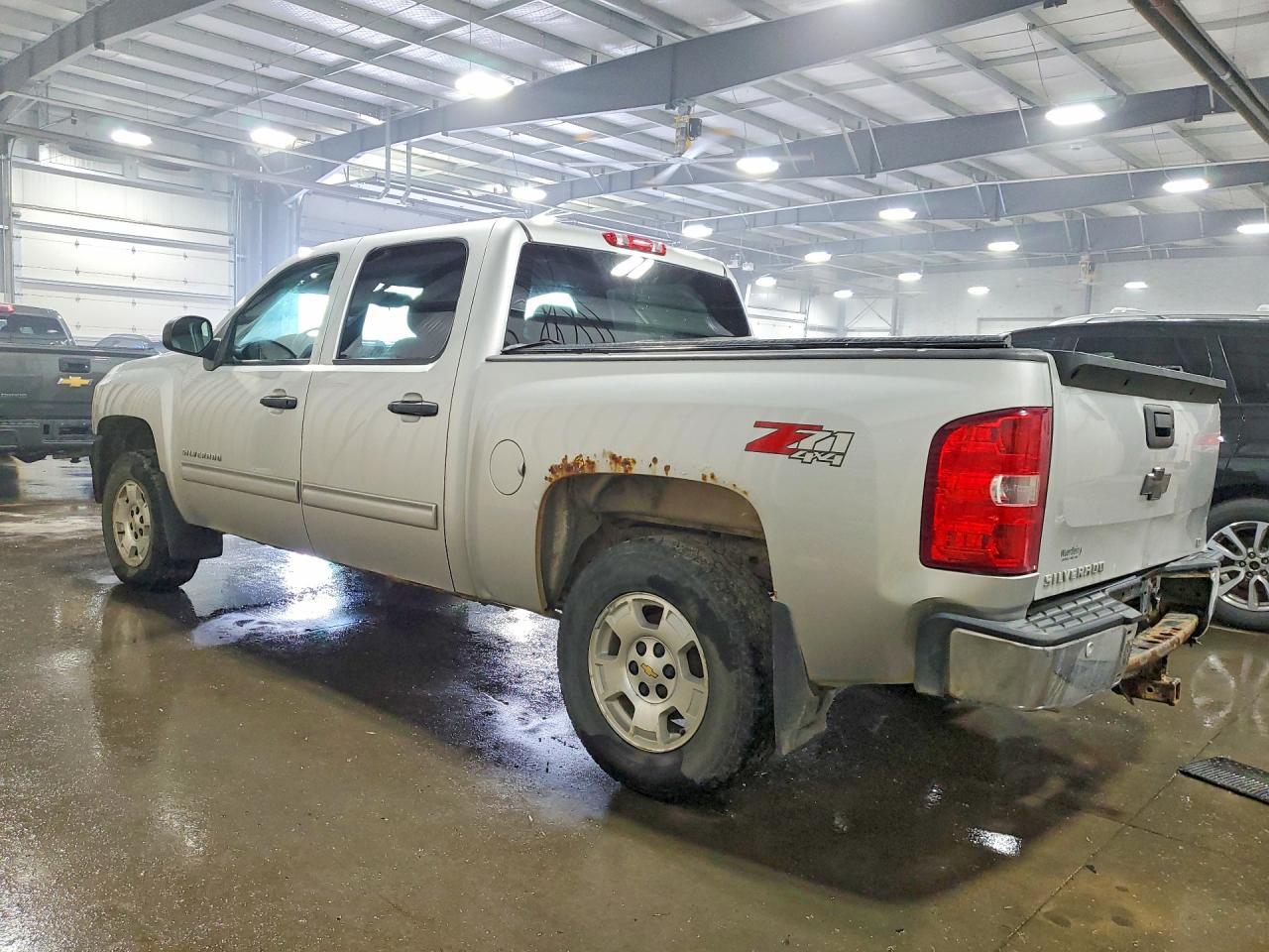 2011 CHEVROLET SILVERADO K1500 LT — Фото 2 из 13