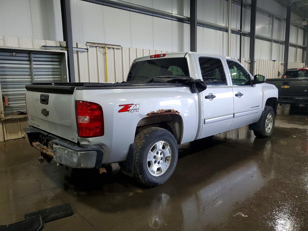 2011 CHEVROLET SILVERADO K1500 LT — Фото 3 из 13