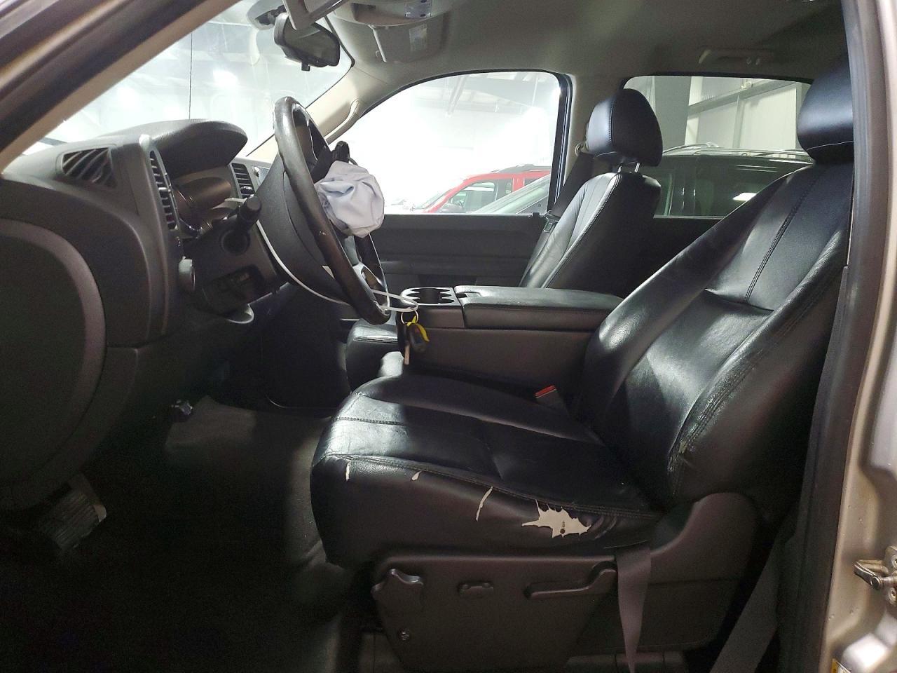 2011 CHEVROLET SILVERADO K1500 LT — Фото 7 из 13