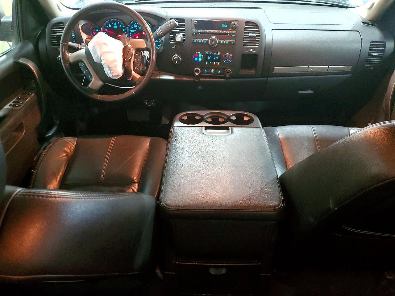2011 CHEVROLET SILVERADO K1500 LT — Фото 8 из 13