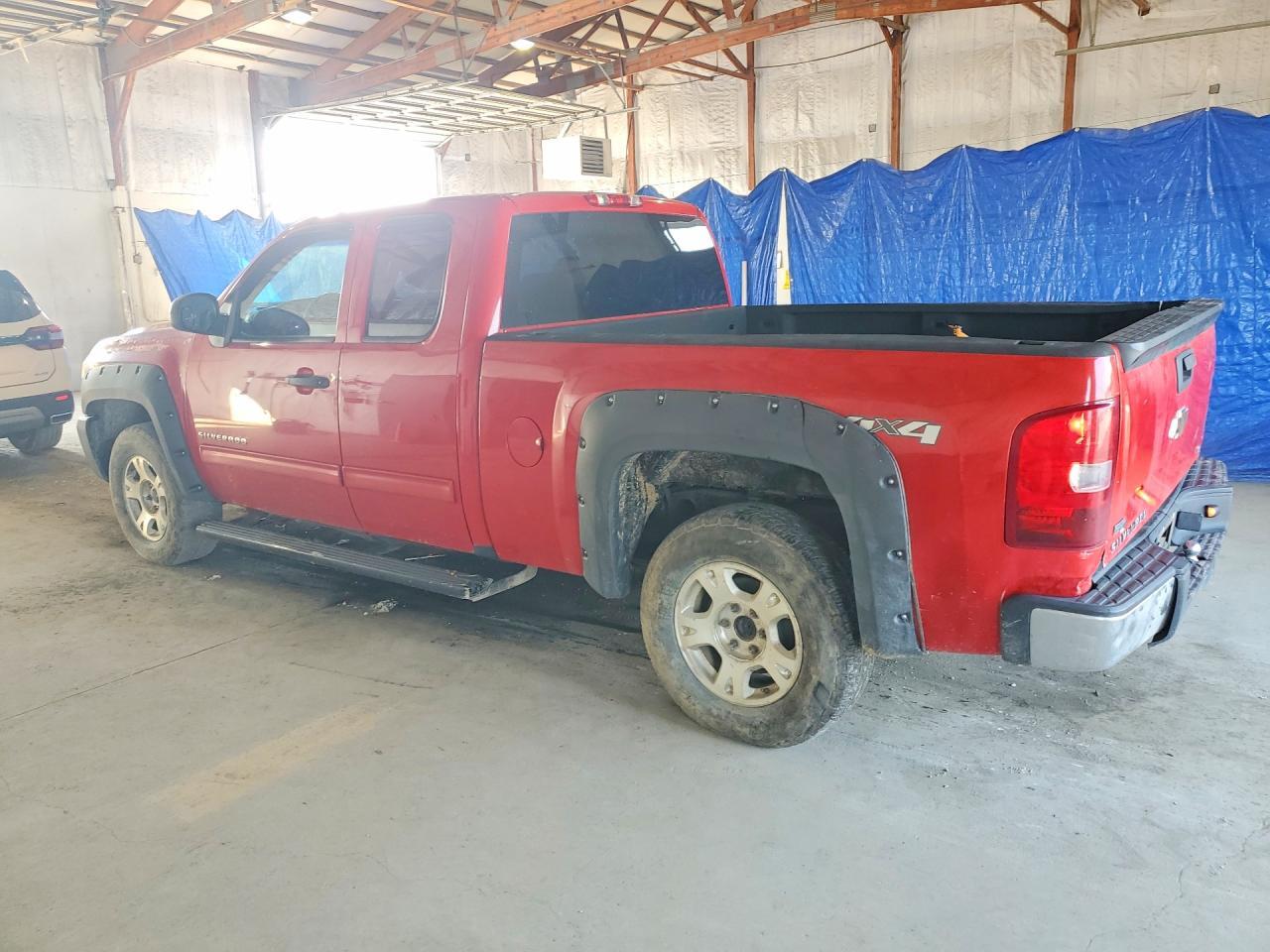 2011 CHEVROLET SILVERADO K1500 LT — Фото 2 из 12