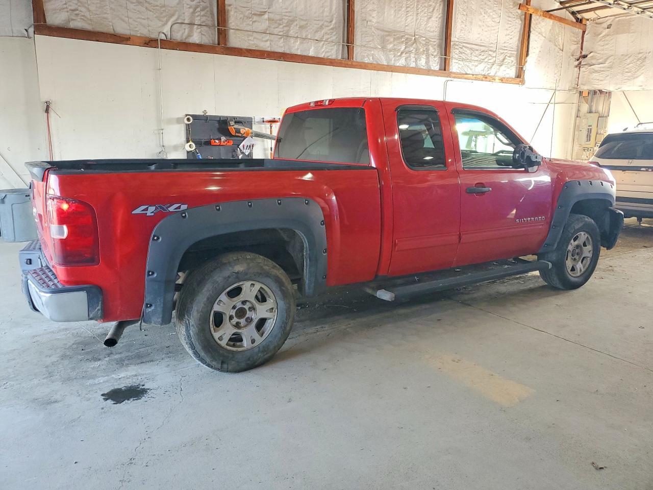 2011 CHEVROLET SILVERADO K1500 LT — Фото 3 из 12