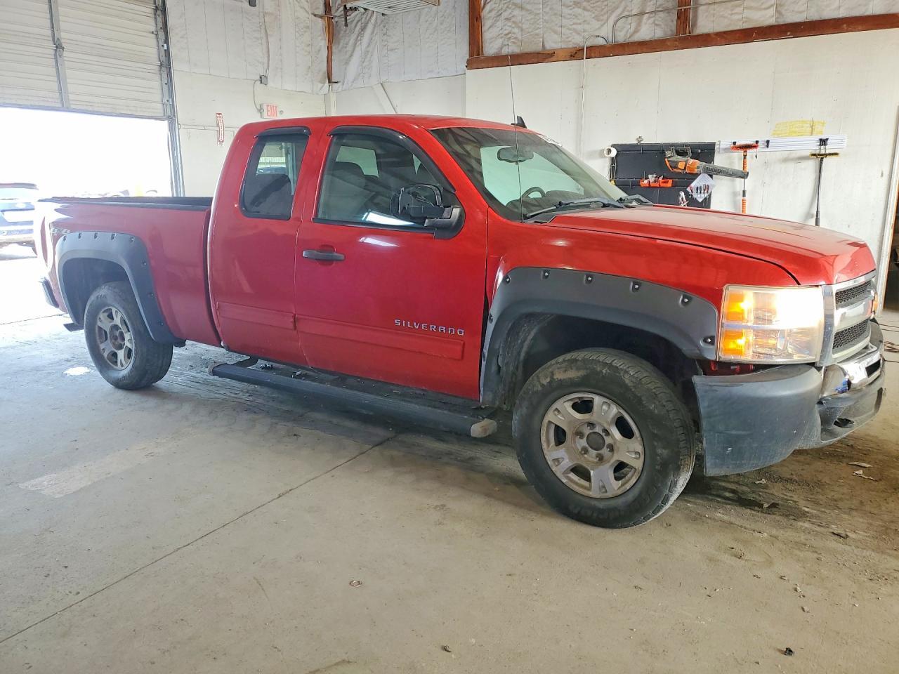 2011 CHEVROLET SILVERADO K1500 LT — Фото 4 из 12
