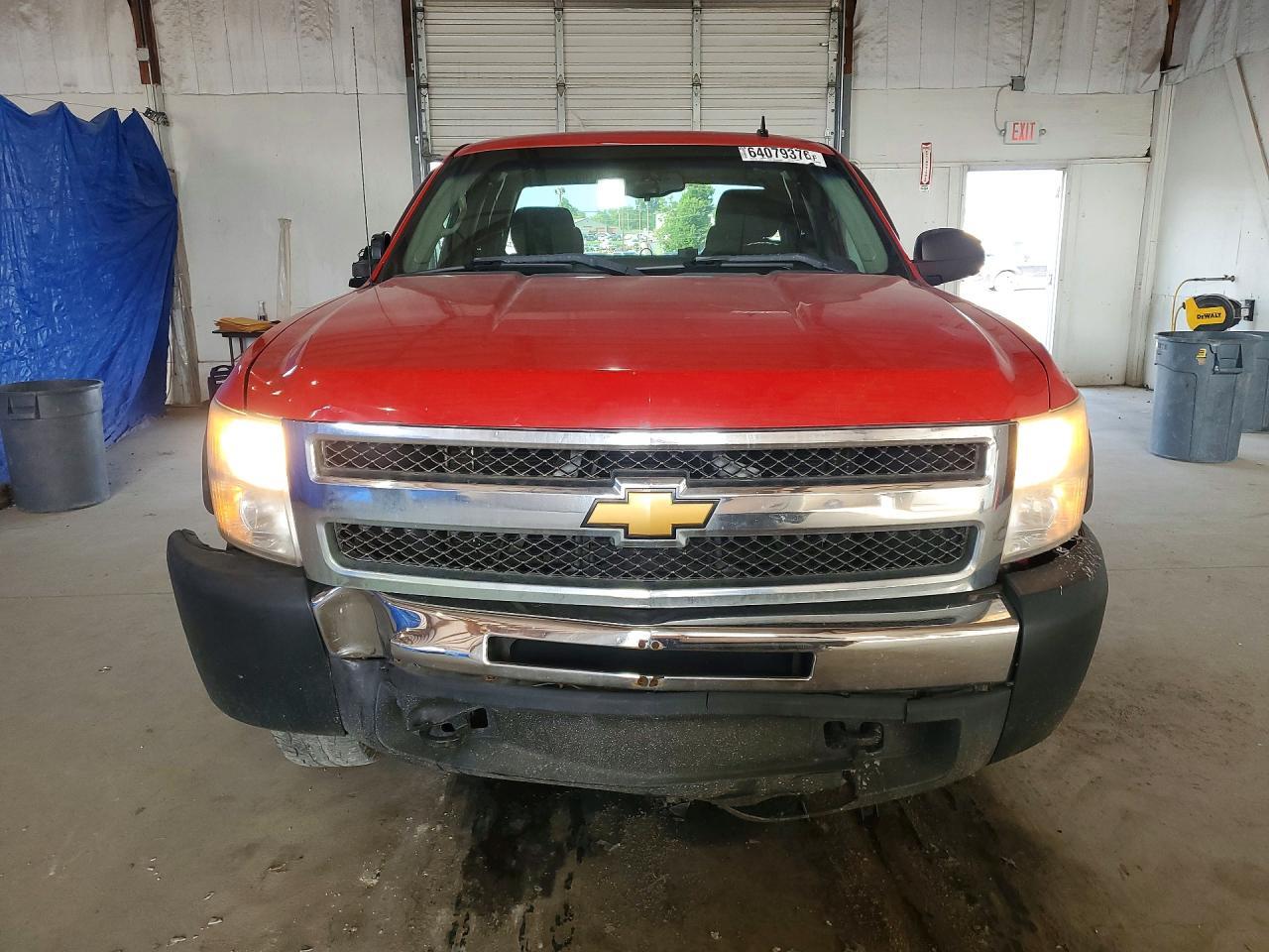 2011 CHEVROLET SILVERADO K1500 LT — Фото 5 из 12