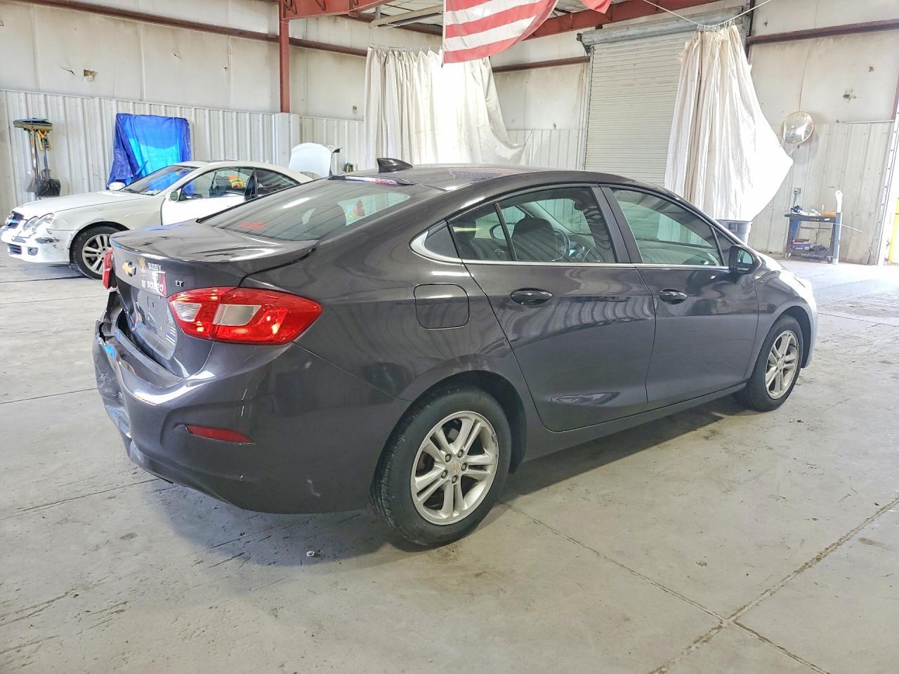 2017 CHEVROLET CRUZE LT — Фото 3 из 12