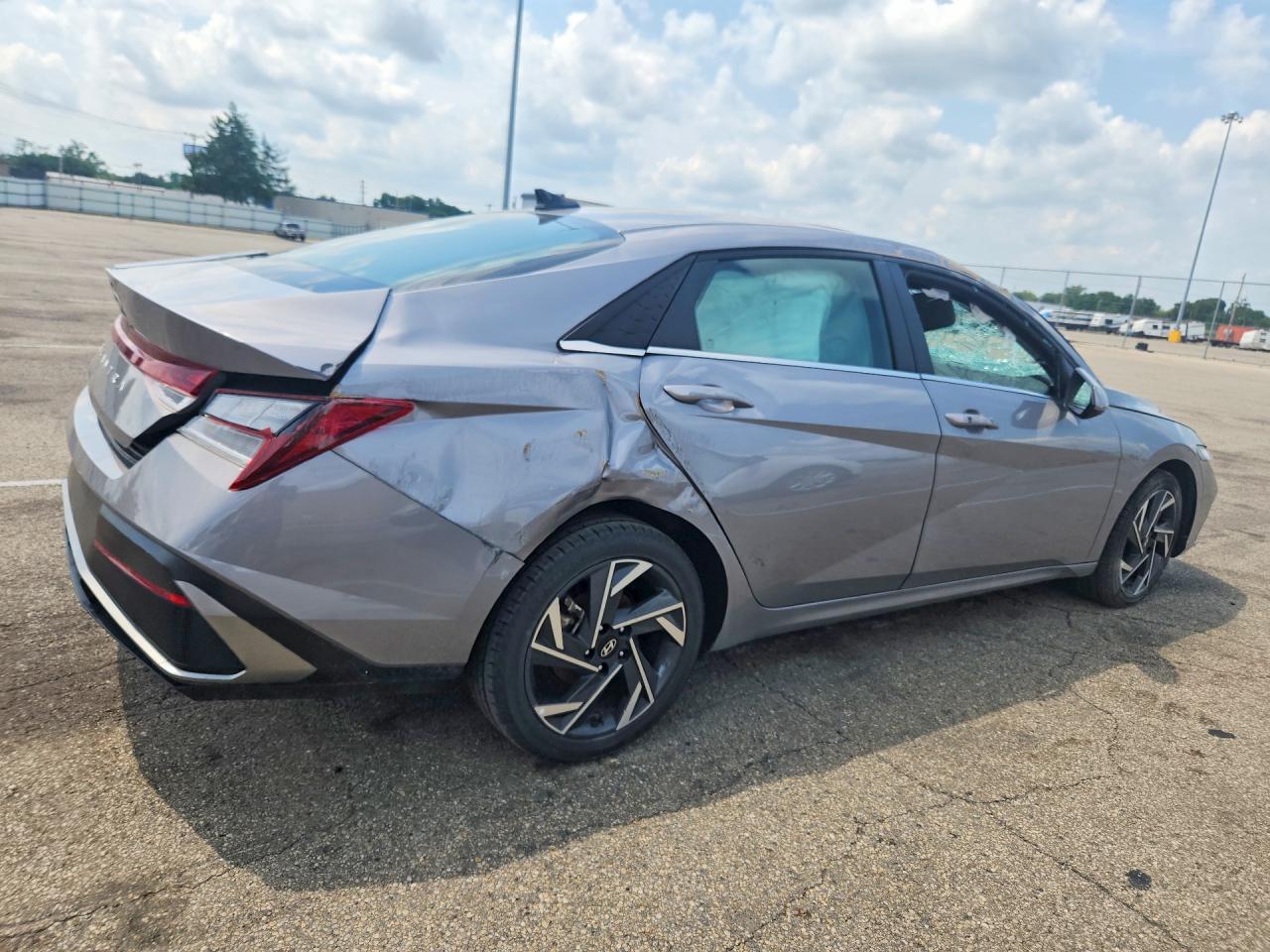 2025 HYUNDAI ELANTRA SEL — Фото 3 из 12