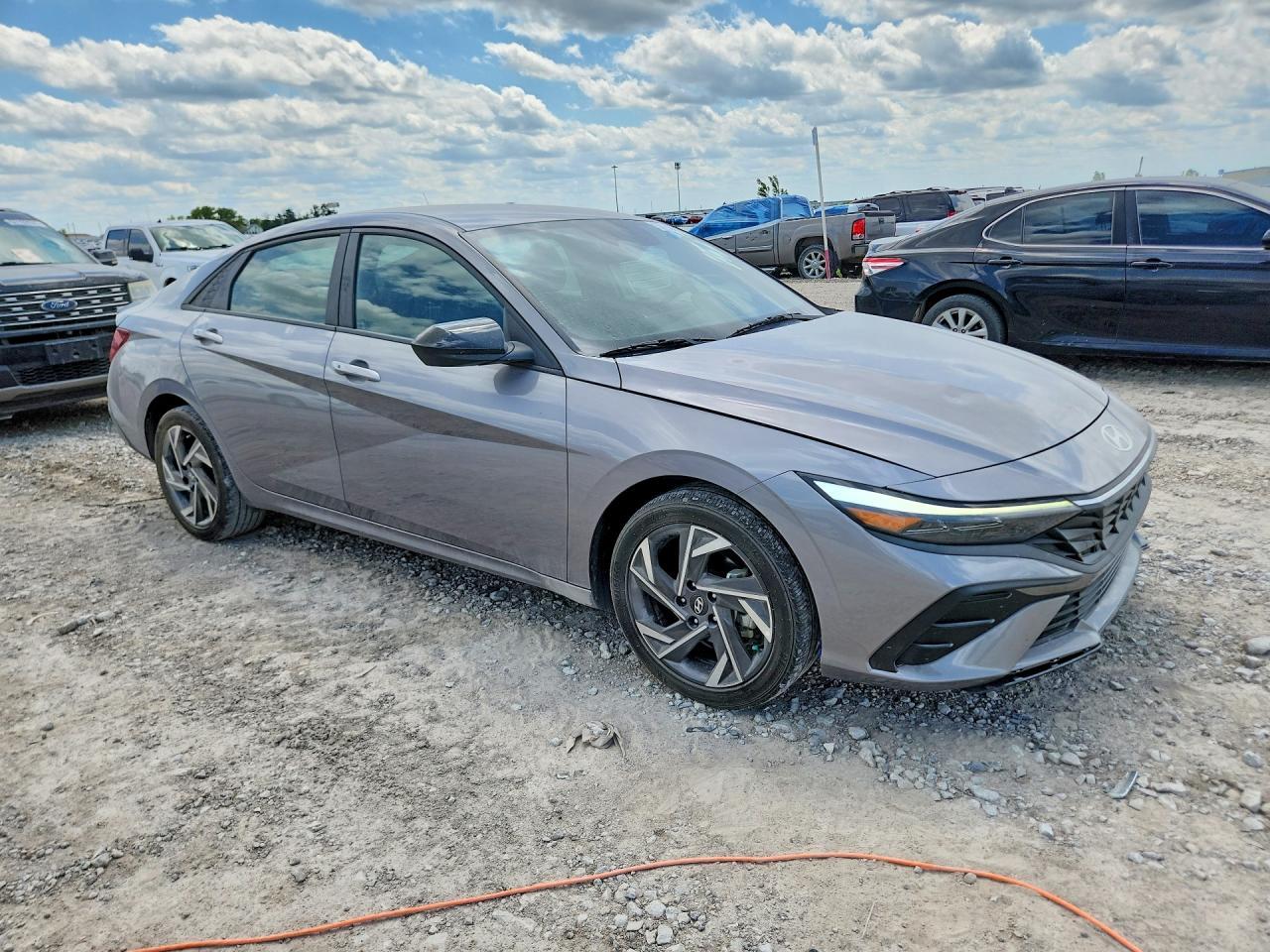 2025 HYUNDAI ELANTRA SEL SPORT — Фото 4 из 12