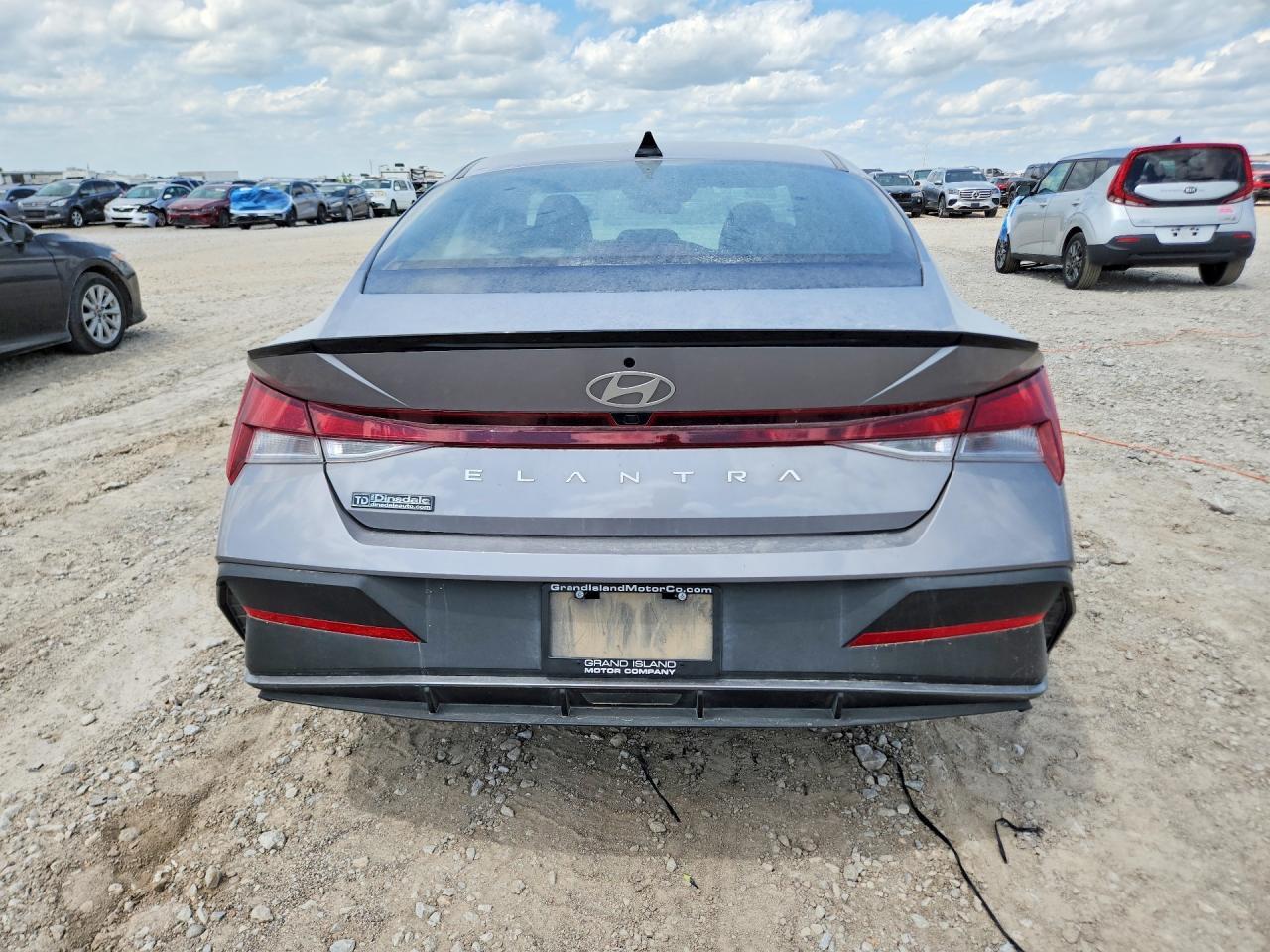 2025 HYUNDAI ELANTRA SEL SPORT — Фото 6 из 12