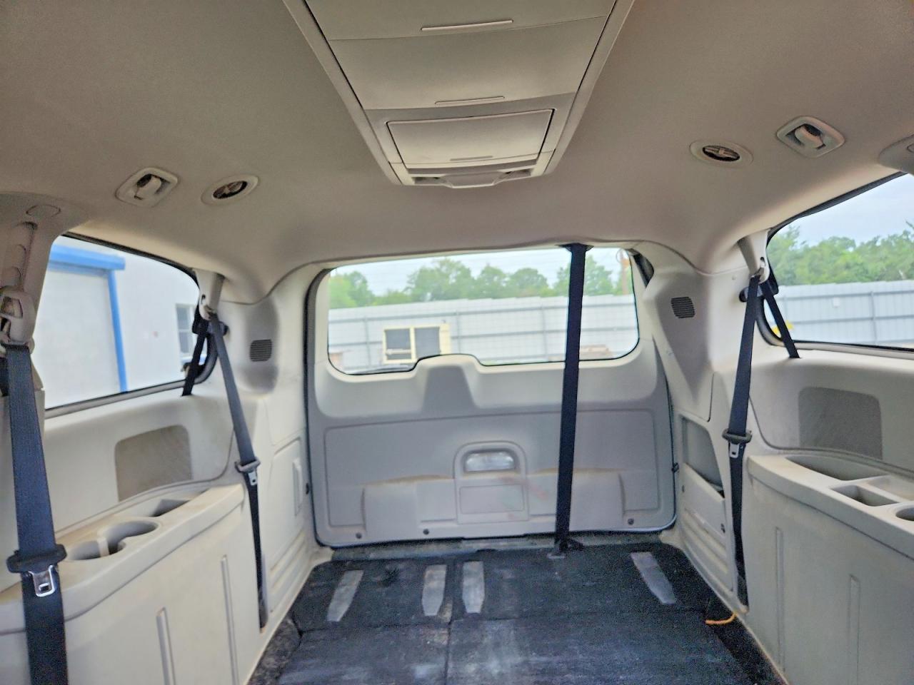 2011 CHRYSLER TOWN & COUNTRY TOURING — Фото 10 из 13