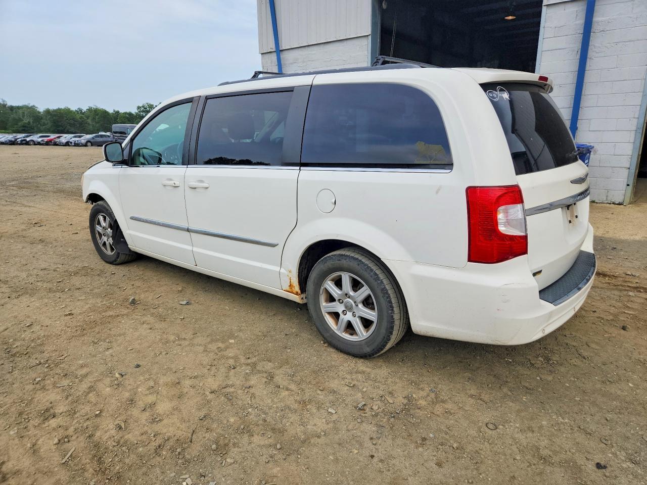 2011 CHRYSLER TOWN & COUNTRY TOURING — Фото 2 из 13