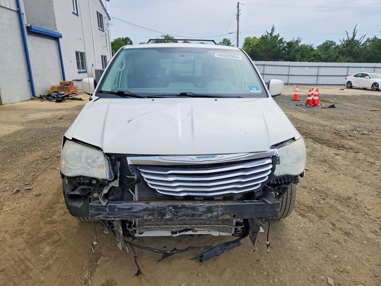2011 CHRYSLER TOWN & COUNTRY TOURING — Фото 5 из 13