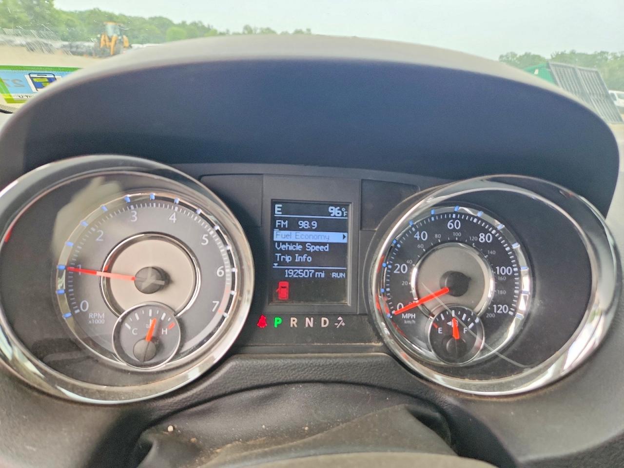 2011 CHRYSLER TOWN & COUNTRY TOURING — Фото 9 из 13