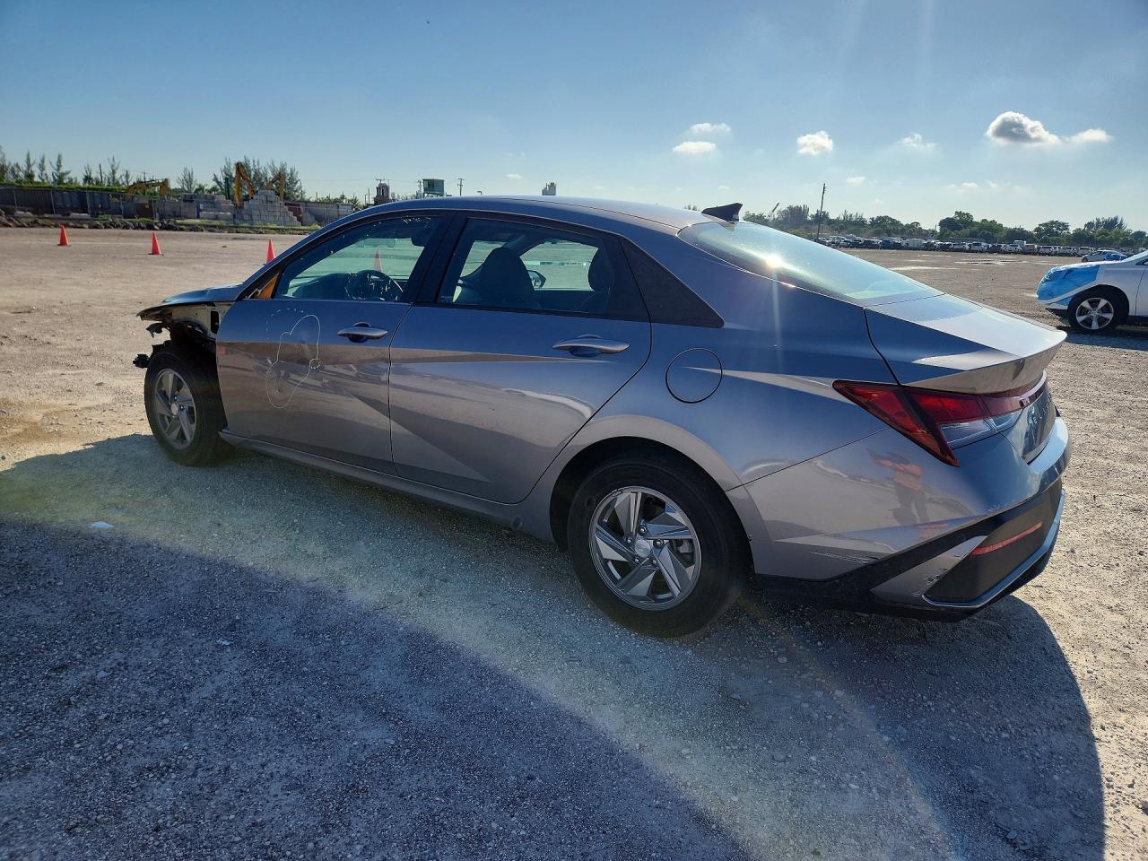 2025 HYUNDAI ELANTRA SE — Фото 2 из 13