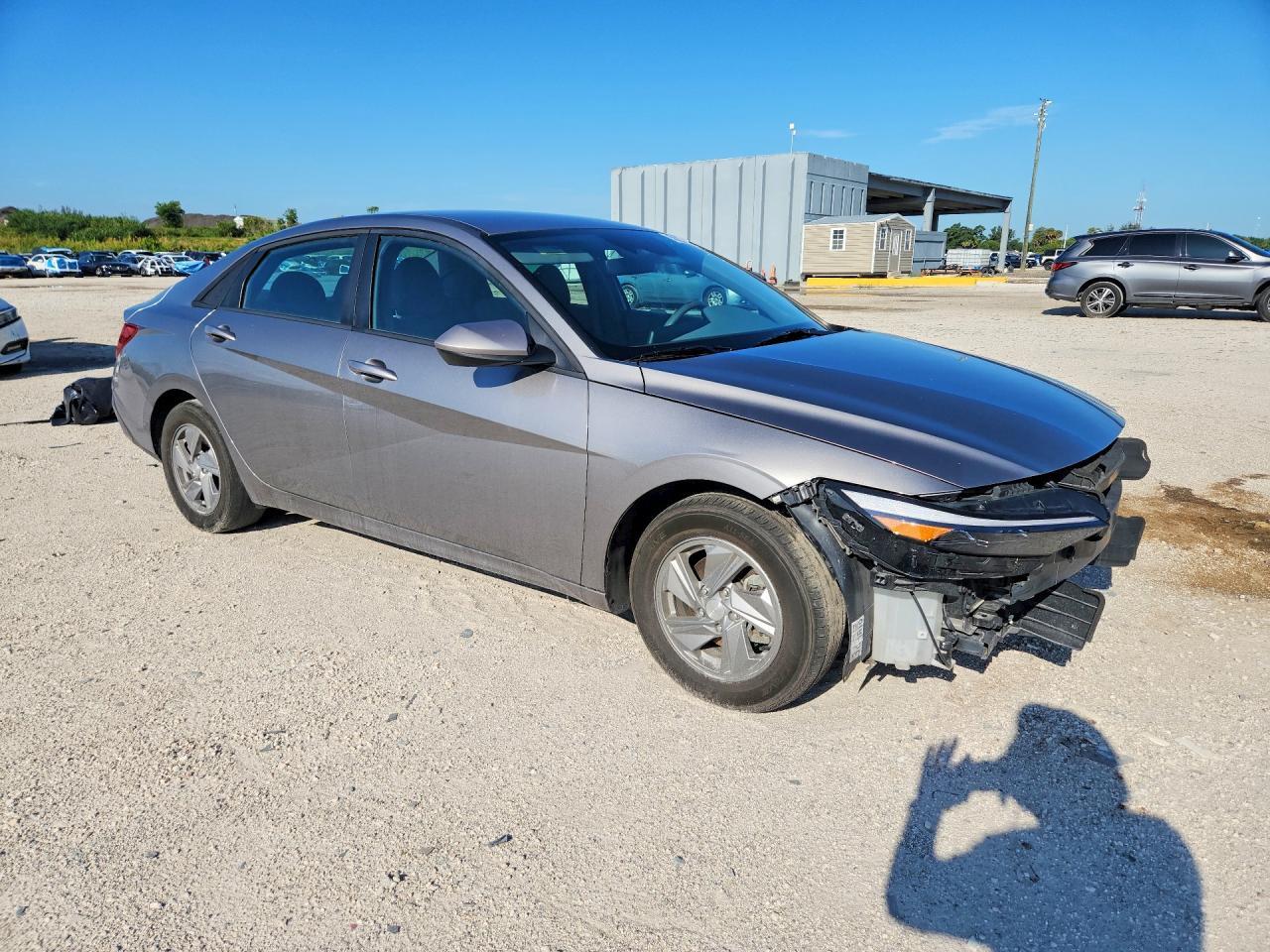 2025 HYUNDAI ELANTRA SE — Фото 4 из 13