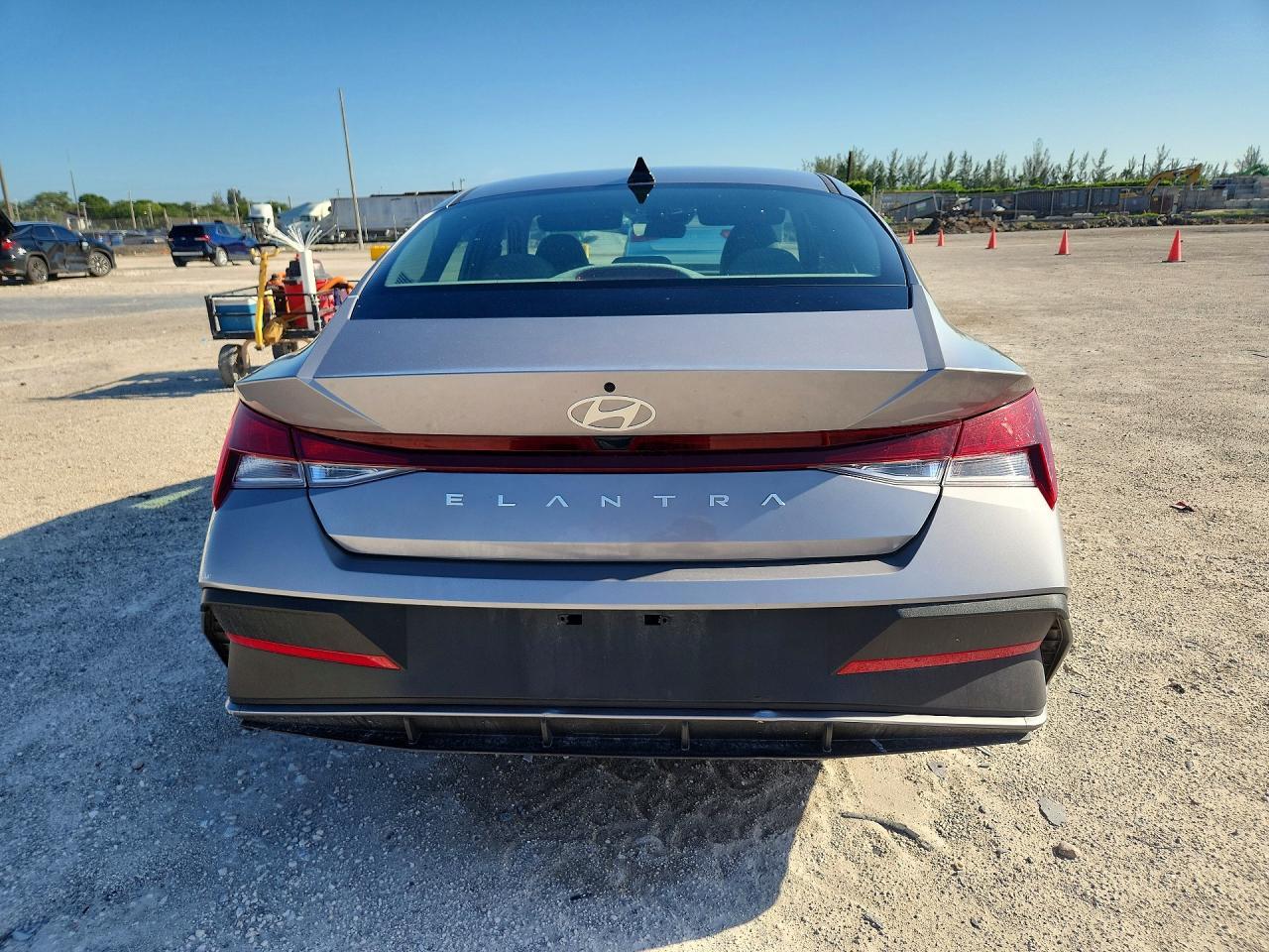 2025 HYUNDAI ELANTRA SE — Фото 6 из 13