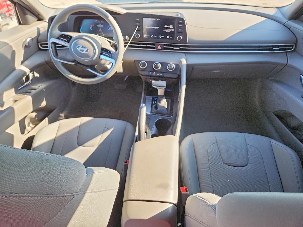 2025 HYUNDAI ELANTRA SE — Фото 8 из 13
