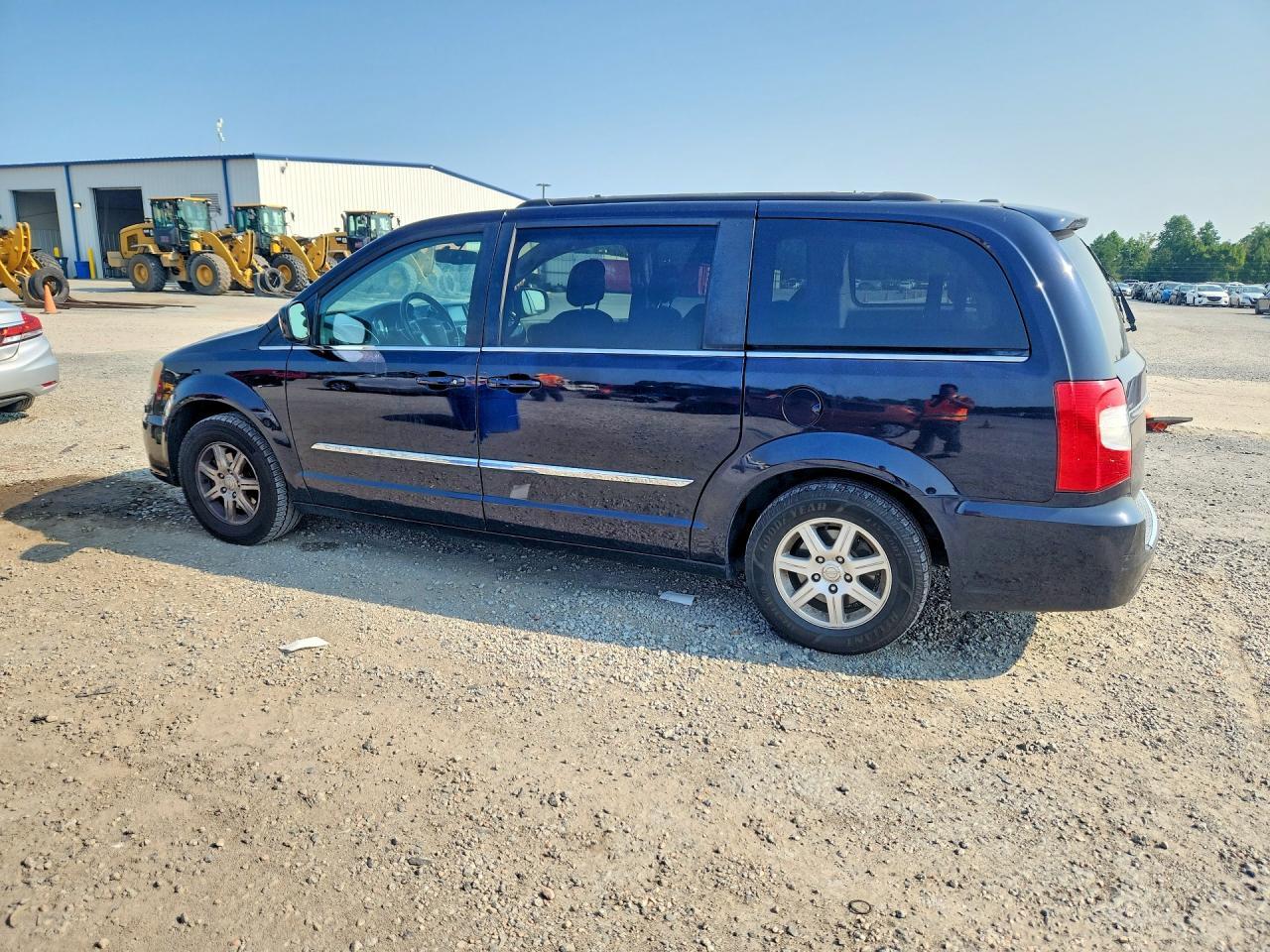 2011 CHRYSLER TOWN & COUNTRY TOURING — Фото 2 из 13