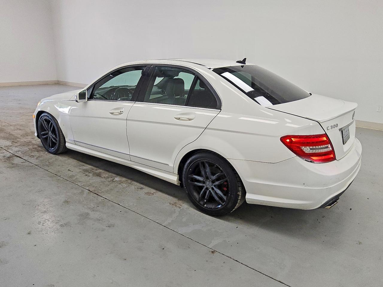2013 MERCEDES-BENZ C 300 4MATIC — Фото 2 из 12