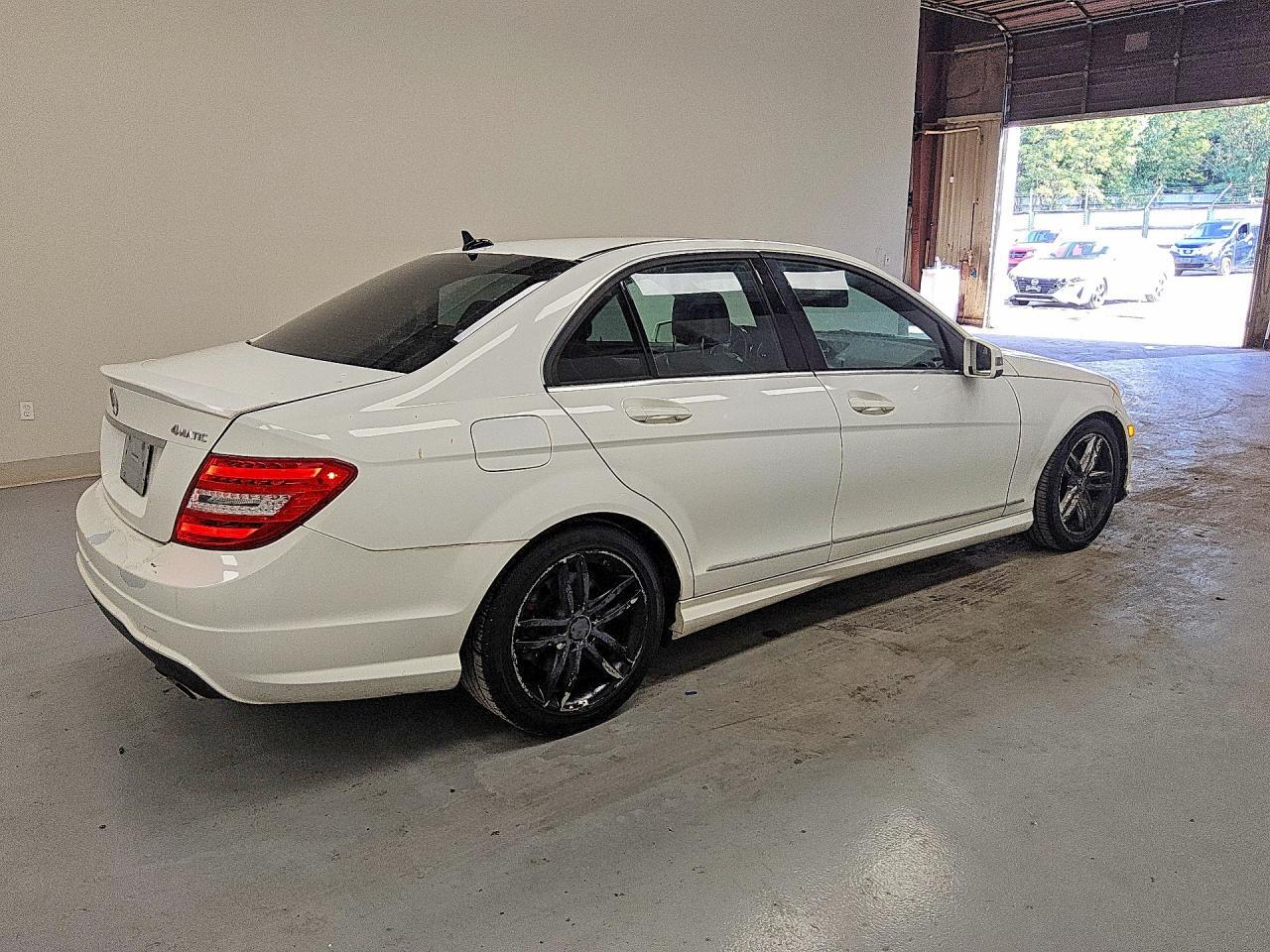 2013 MERCEDES-BENZ C 300 4MATIC — Фото 3 из 12