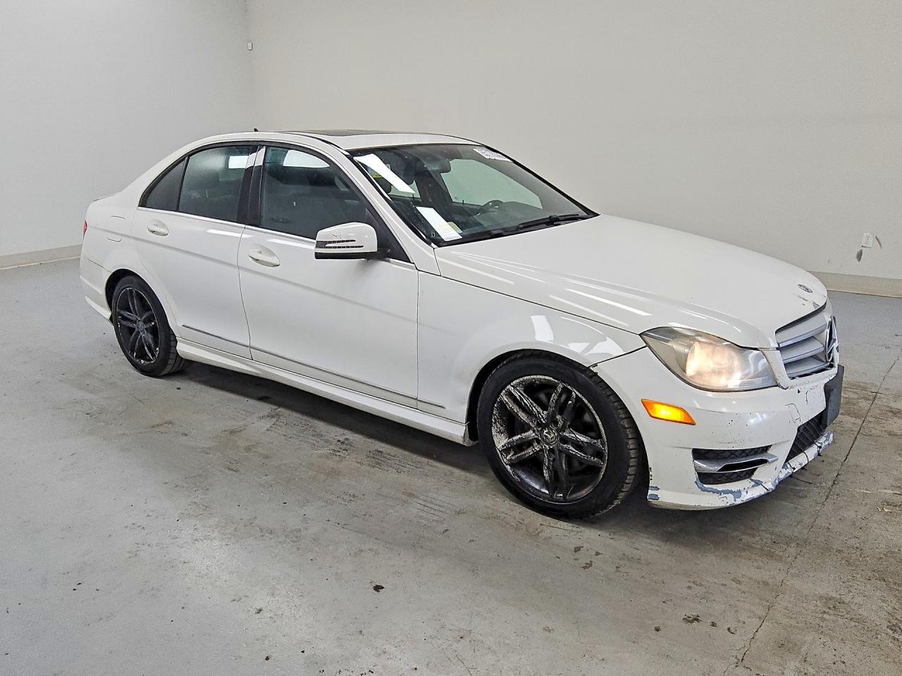 2013 MERCEDES-BENZ C 300 4MATIC — Фото 4 из 12