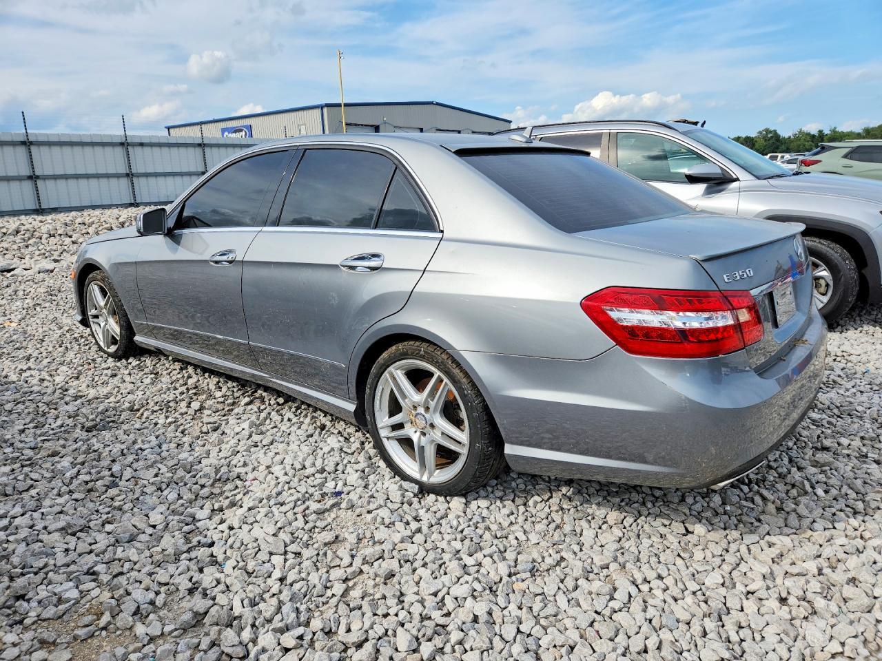 2013 MERCEDES-BENZ E 350 4MATIC — Фото 2 из 12