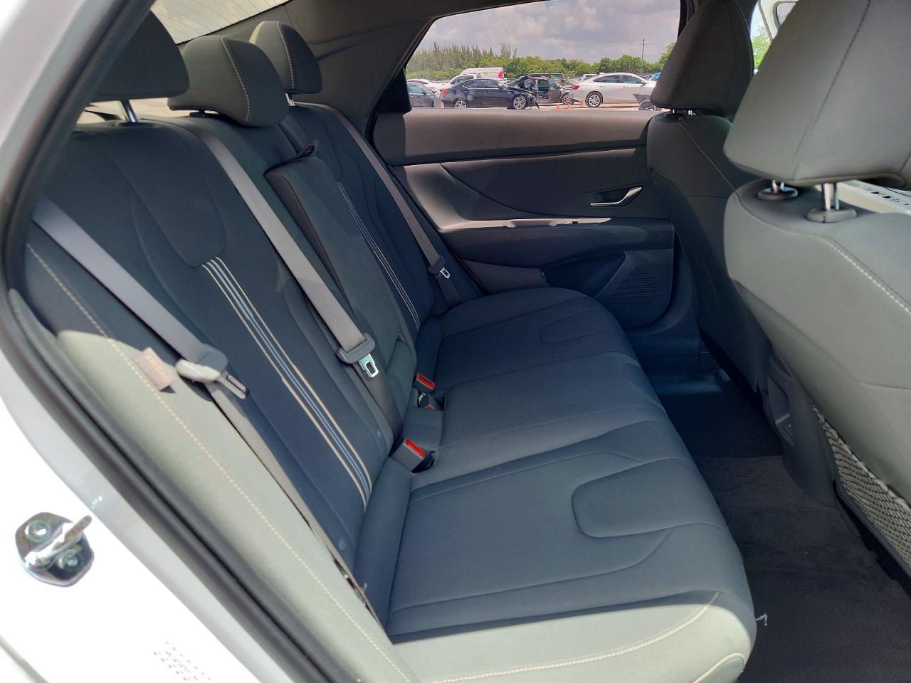 2025 HYUNDAI ELANTRA SEL — Фото 10 из 12