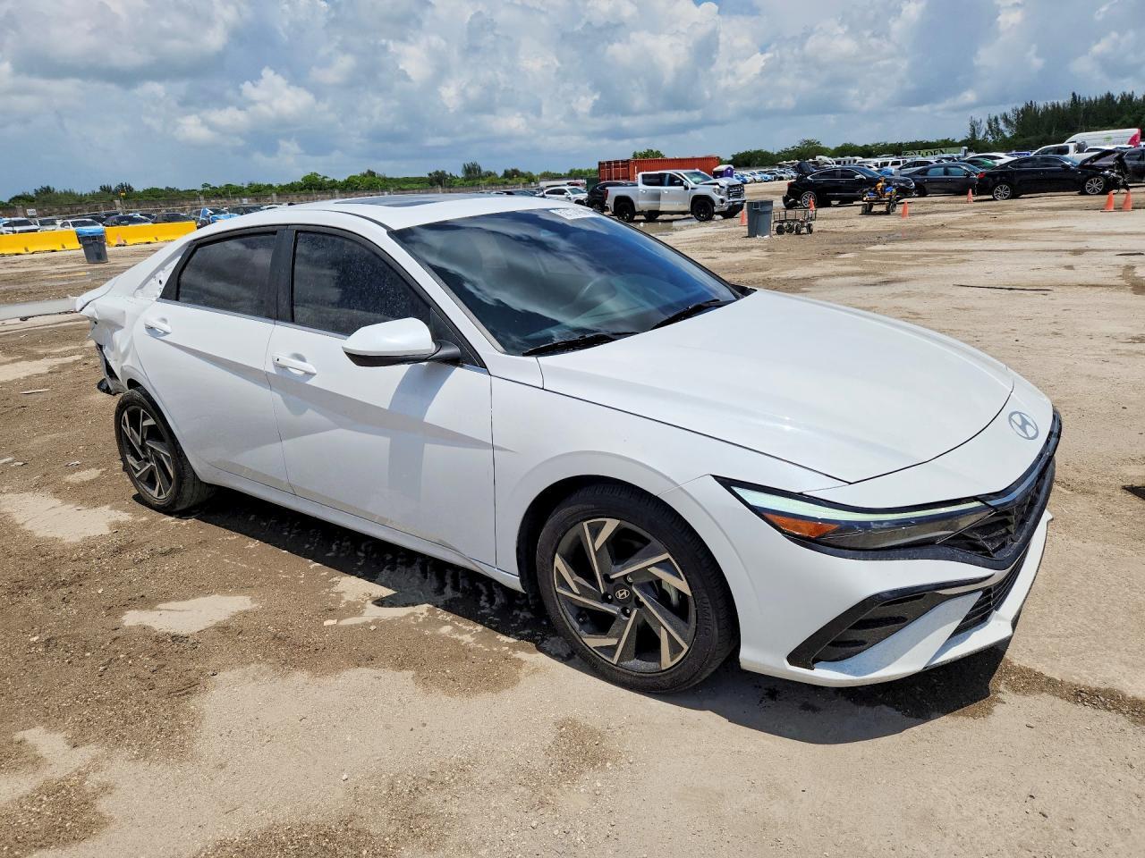 2025 HYUNDAI ELANTRA SEL — Фото 4 из 12
