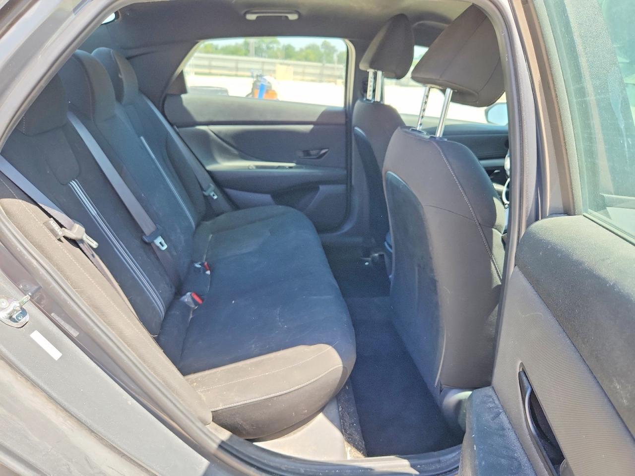 2025 HYUNDAI ELANTRA SEL SPORT — Фото 10 из 12